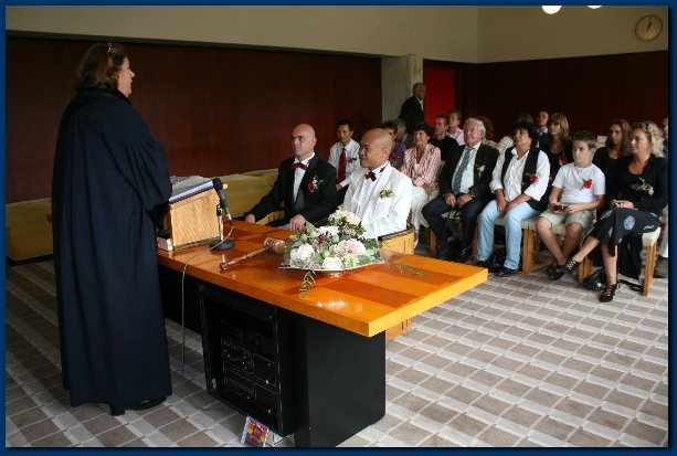 600x399 pixels (218K)