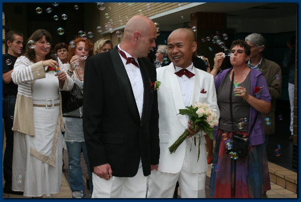 600x399 pixels (215K)