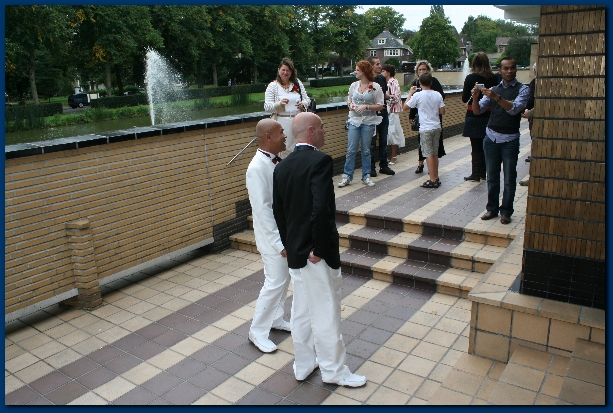 600x399 pixels (266K)