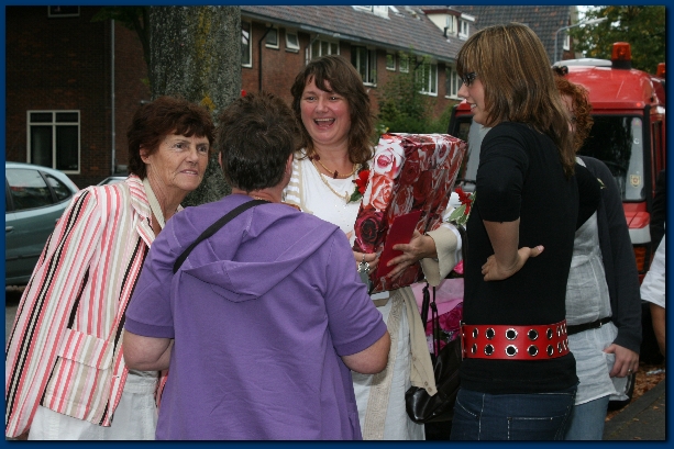 600x395 pixels (233K)