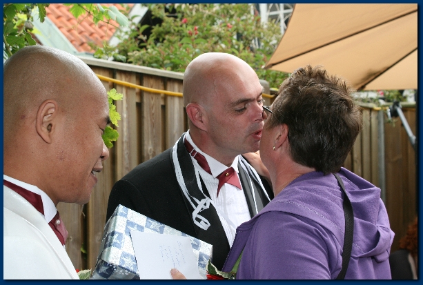 600x399 pixels (229K)