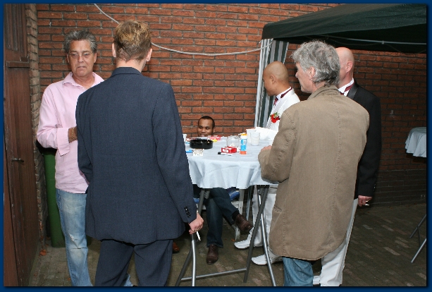 600x400 pixels (227K)